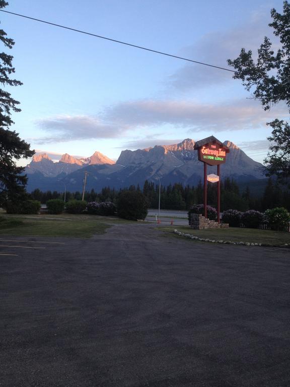 The Gateway Inn Canmore Exterior photo