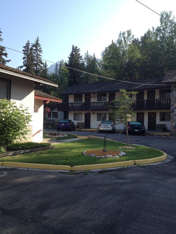 The Gateway Inn Canmore Exterior photo