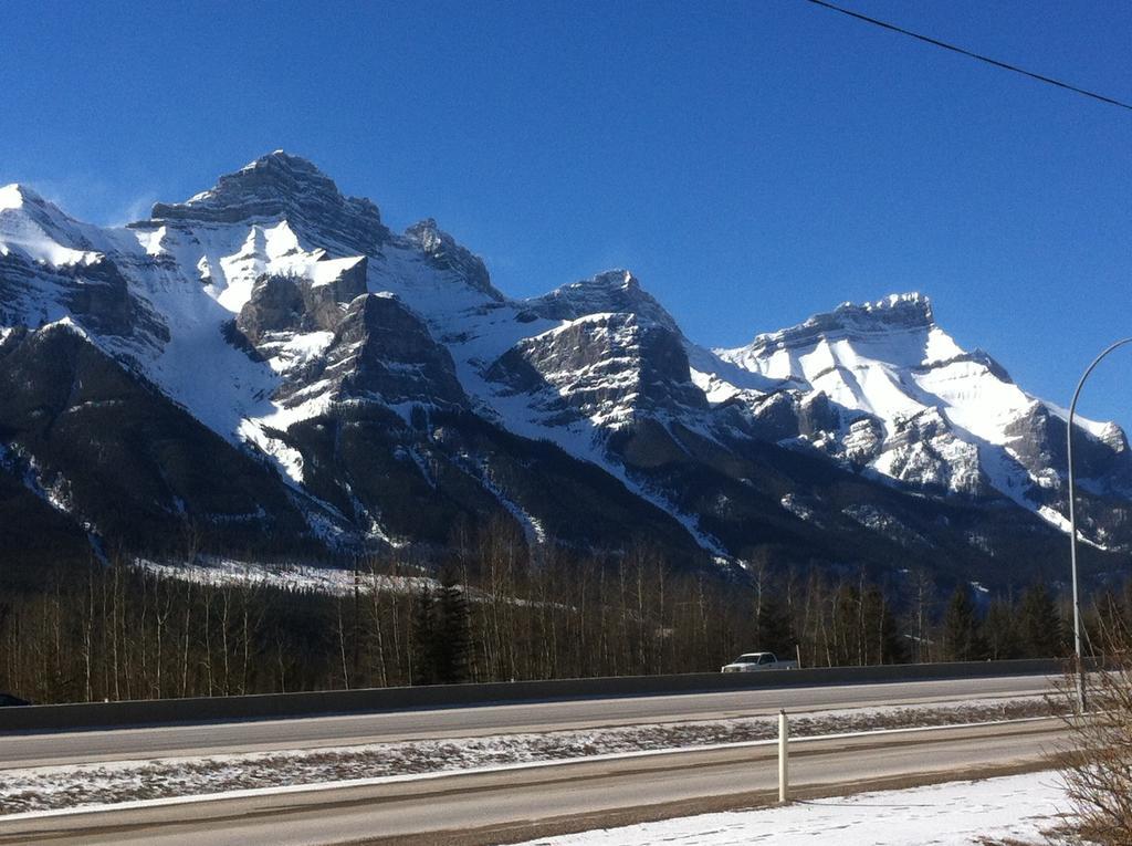 The Gateway Inn Canmore Exterior photo