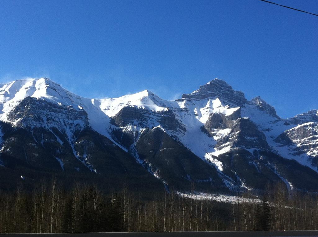 The Gateway Inn Canmore Exterior photo