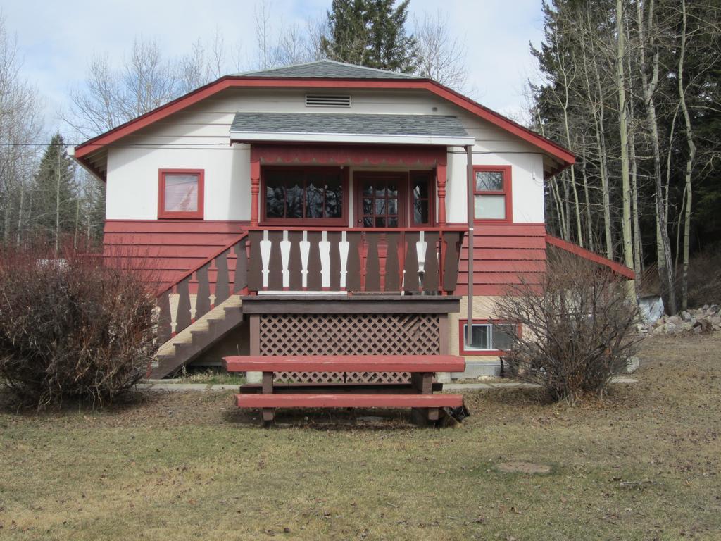 The Gateway Inn Canmore Exterior photo