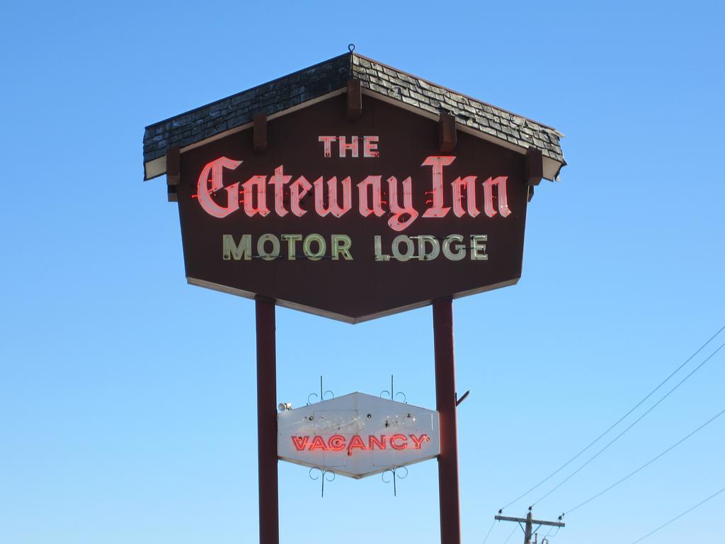 The Gateway Inn Canmore Exterior photo