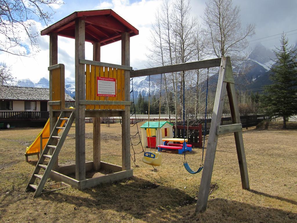 The Gateway Inn Canmore Exterior photo